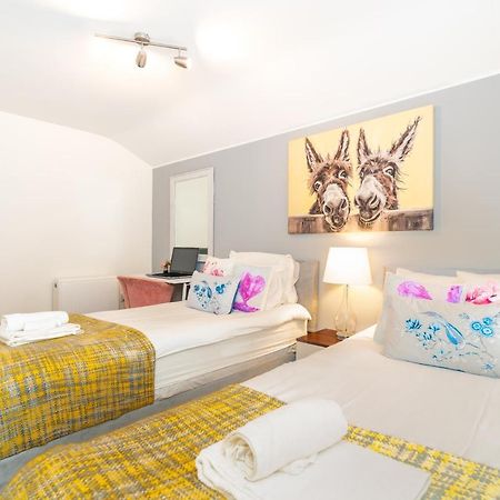 Town Center Apartment With 55” Smart Tv+Netflix Andover Esterno foto
