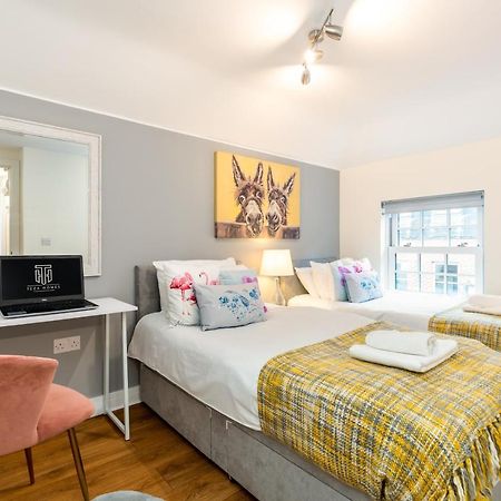 Town Center Apartment With 55” Smart Tv+Netflix Andover Esterno foto