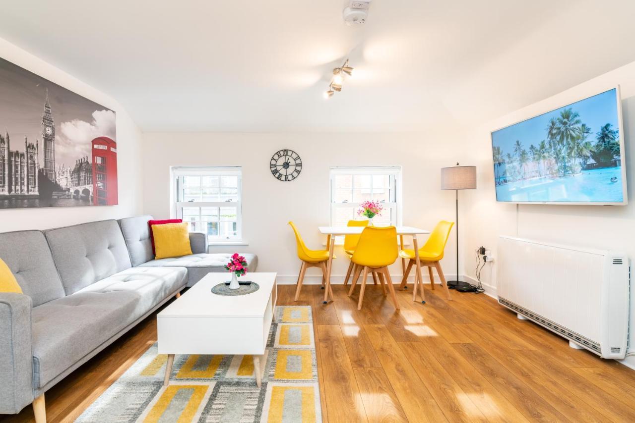 Town Center Apartment With 55” Smart Tv+Netflix Andover Esterno foto
