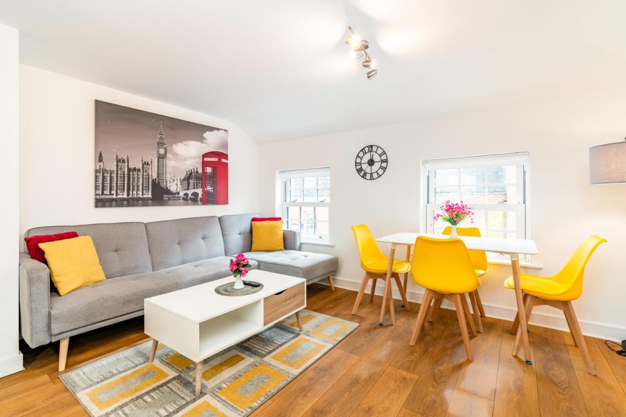 Town Center Apartment With 55” Smart Tv+Netflix Andover Esterno foto