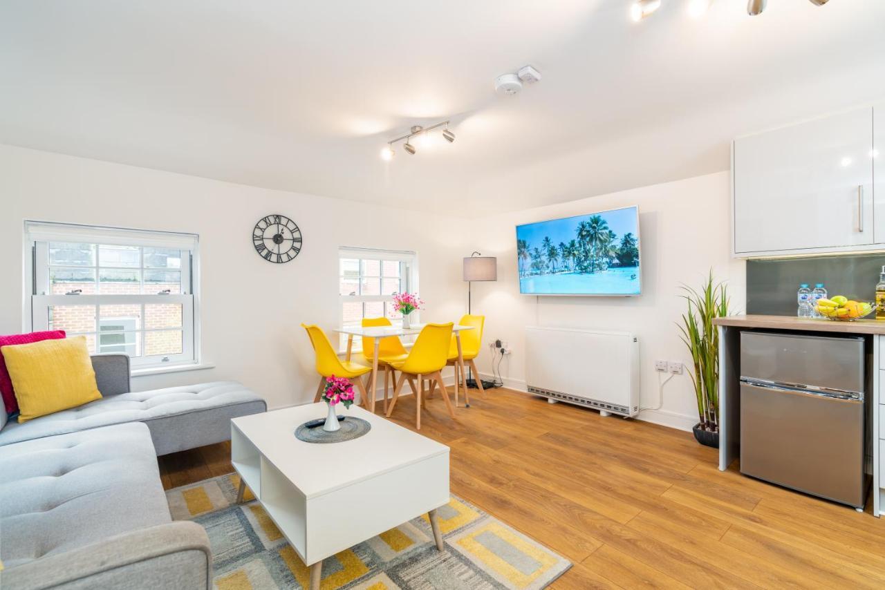 Town Center Apartment With 55” Smart Tv+Netflix Andover Esterno foto